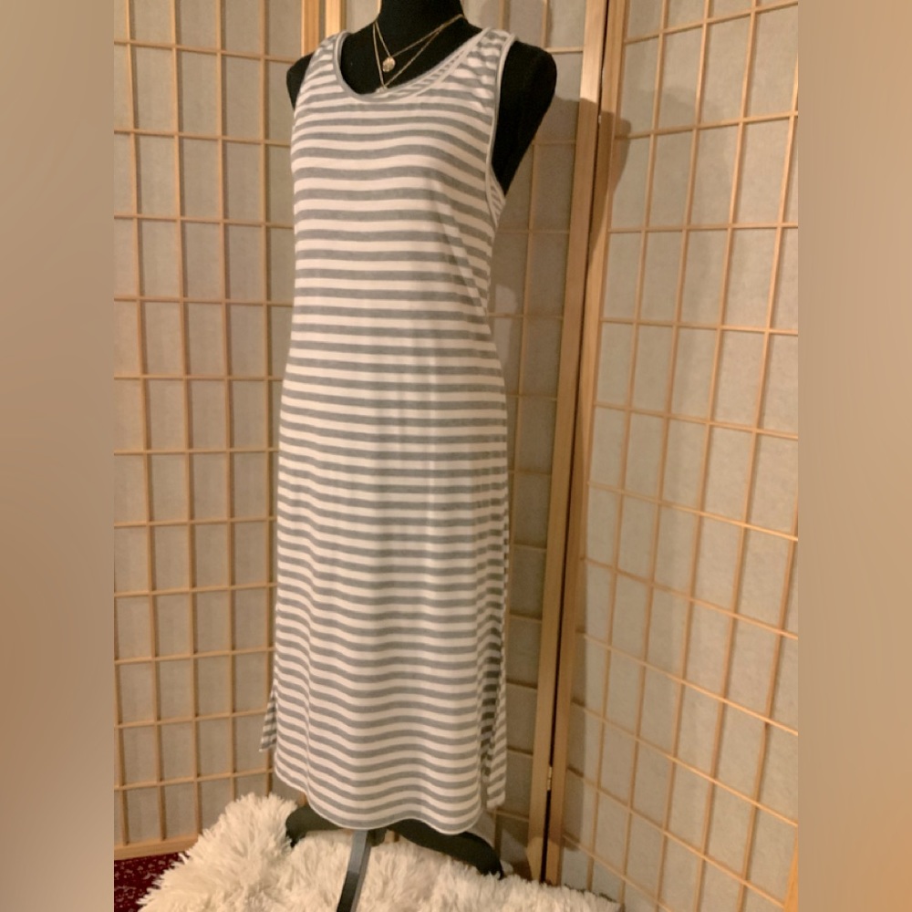 TYME & HONEY - Gray/white Tank dress, (to the ankle) Sz Lg